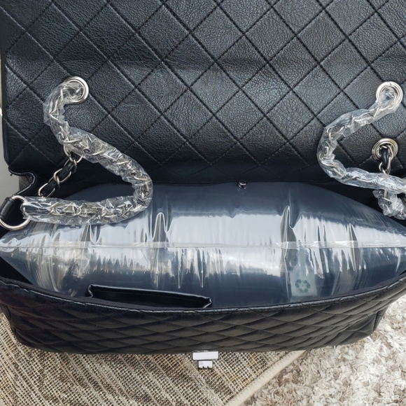 Large Quilted Leather Capacity Travel ShoulderBag - Picture 11 of 16